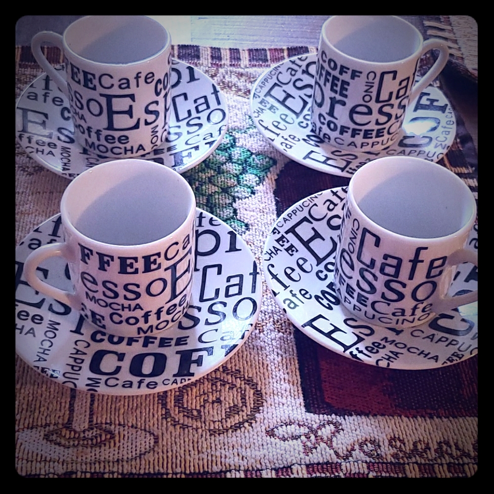 Set of Minnie cups.